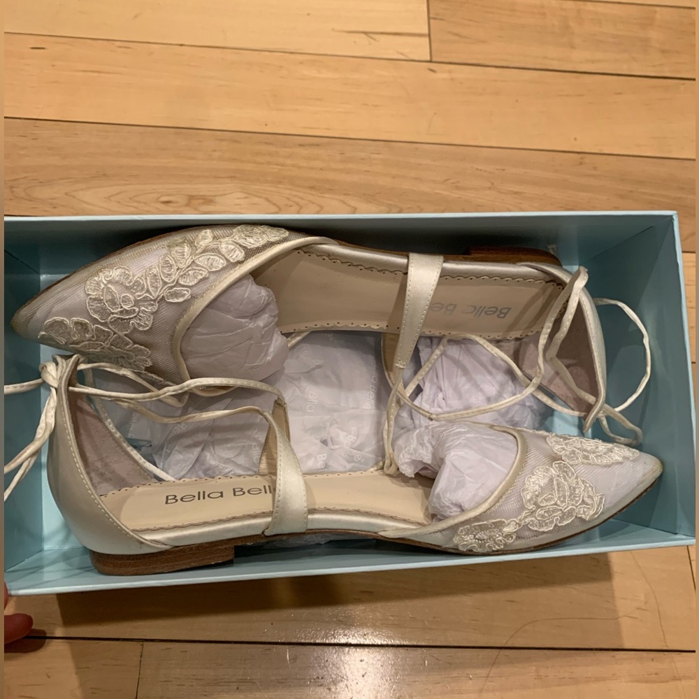 Bella Belle Alicia Ivory Lace Pointed-Toe Flats
